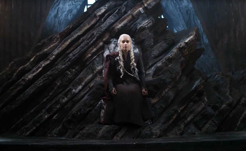 Daenerys targaryen, sentada en trono Dragonstone Juego de tronos